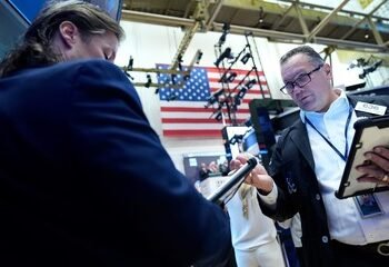 Incertidumbres sobre la inteligencia artificial afectan al mercado: el riesgo país se aproxima a los 500 puntos