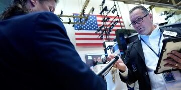 Incertidumbres sobre la inteligencia artificial afectan al mercado: el riesgo país se aproxima a los 500 puntos
