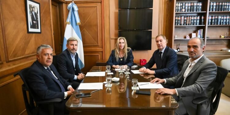 Reunión de la mesa política para abordar la reforma electoral y la visita del Papa