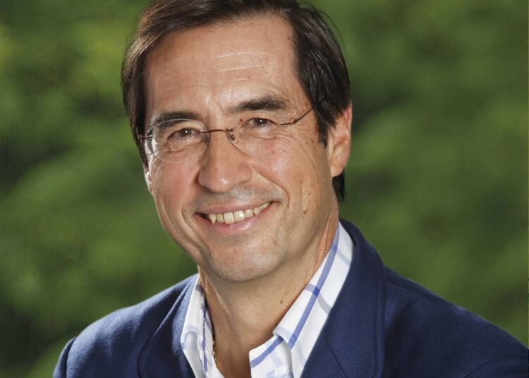 Mario Alonso Puig, médico y experto en emociones: “Aguantarse, enferma; reír y llorar es lo que más cura”