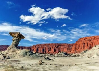 Las cinco explicaciones detrás del crecimiento del riesgo país en Argentina