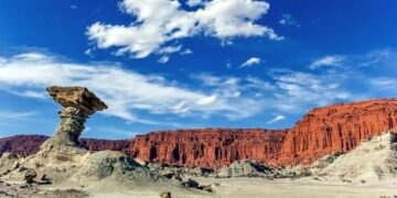 Las cinco explicaciones detrás del crecimiento del riesgo país en Argentina