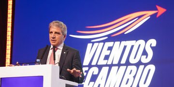 Luis Caputo defiende el rumbo económico y anticipa desafíos futuros