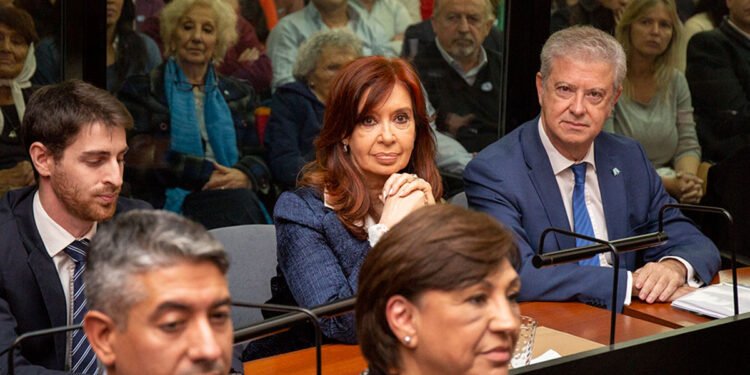 Causa Vialidad: Máximo y Florencia Kirchner buscan detener el embargo de sus propiedades