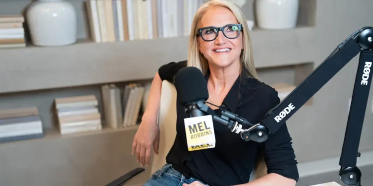 Mel Robbins, especialista en desarrollo personal, advierte: “No todo el mundo está destinado a ser tu amigo”