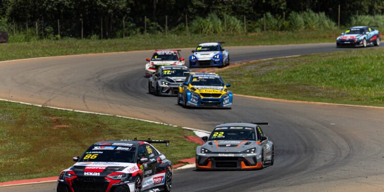 Accidente impactante en el TCR South America: un neumático golpeó a un espectador
