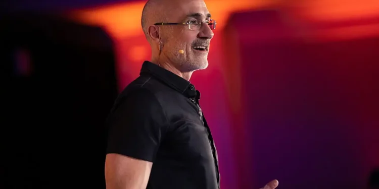Arthur Brooks, experto en felicidad de Harvard: “La satisfacción duradera no proviene de tener más, sino de desear menos”