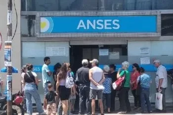 Jubilados: el Gobierno oficializó un bono de hasta 70.000 pesos para noviembre