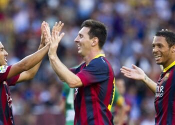 Una leyenda junto a Messi en el Barcelona comunica su retiro del fútbol
