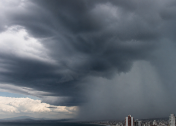 Persiste el bloqueo atmosférico que provocará mal tiempo con lluvias y tormentas hasta el viernes: regiones afectadas