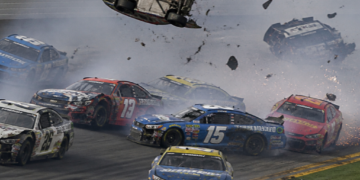 Accidente múltiple en NASCAR: un vehículo se volcó en Talladega