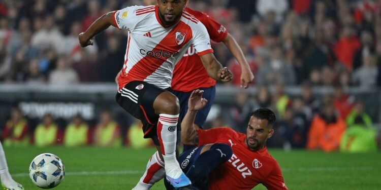 Independiente se enfrenta a Boca y River choca con Racing: un análisis de los clásicos cruzados con la carga de la historia y la presión actual